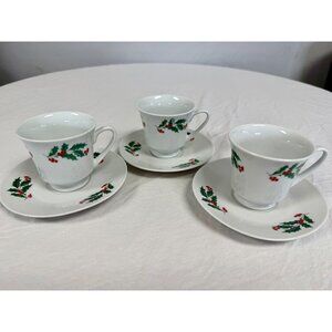 Alco Industries Holly &‎ Berries Christmas teacup and saucer Vintage